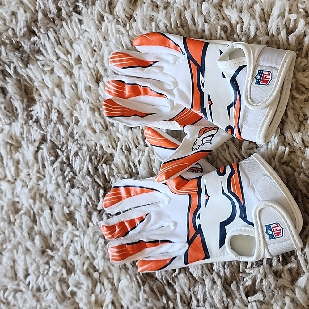 NFL Denver Broncos Youth Gloves